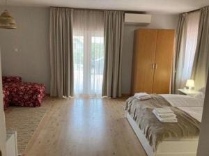 Galeriebild der Unterkunft Páhok Apartmanház in Alsópáhok + 15 Fotos