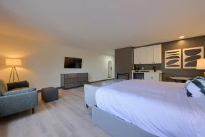Voodi või voodid majutusasutuse Lititz Pointe Inn and Suites toas