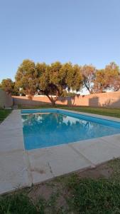 Bazén v ubytování Senderos del sol nebo v jeho okolí