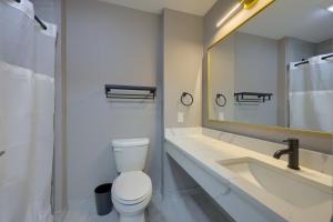 Vannituba majutusasutuses Lititz Pointe Inn and Suites