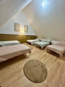 Gîte 14 couchages客房内的一张或多张床位