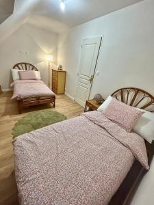Gîte 14 couchages客房内的一张或多张床位