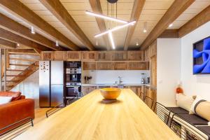 Kuchyň nebo kuchyňský kout v ubytování Le lido des neiges - splendid luxury chalet 4 bedrooms 4 bathrooms + 33 fotografií