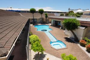 an overhead view of a swimming pool on a building at Dukes Midway Lodge in Auckland