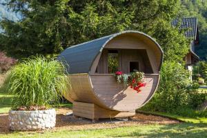 Zahrada ubytování 4 Elements Glamping & Apartments + 3 fotografie