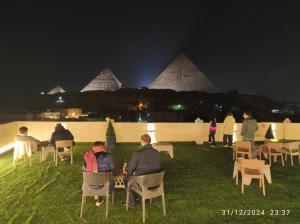 الضيوف المقيمون في Lucky Pyramids View