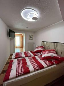 Postel nebo postele na pokoji v ubytování Hotel Rhoneblick