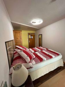 Postel nebo postele na pokoji v ubytování Hotel Rhoneblick