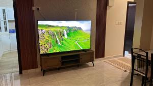 Μια τηλεόραση ή/και κέντρο ψυχαγωγίας στο نزل الرحاب -للعائلات فقط-