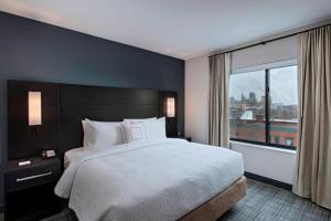 Postel nebo postele na pokoji v ubytování Residence Inn by Marriott St. Paul Downtown