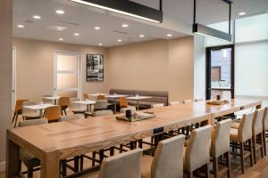 a conference room with a large wooden table and chairs at Residence Inn Walnut Creek in Walnut Creek +23 photos