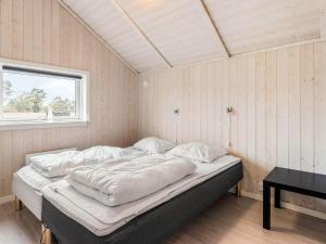 Postel nebo postele na pokoji v ubytování Luxury Lakeside Retreat - By Traum Ferienwohnungen
