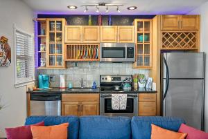 Itz a Vibe - 1 bedroom studio in the heart of DTSP的厨房或小厨房