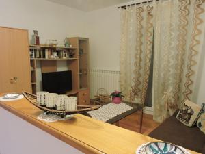Μια τηλεόραση ή/και κέντρο ψυχαγωγίας στο Apartment Silva free wifi free parking