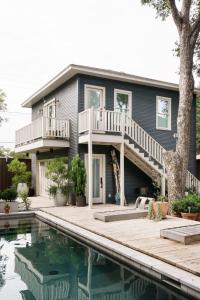 Hồ bơi trong/gần Stylish Guesthouse near Bishop Arts and Downtown Dallas