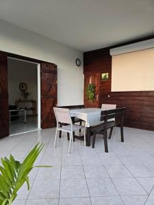 Fotografie z fotogalerie ubytování La Maison du Bonheur v destinaci Sainte-Anne