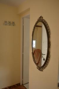 a mirror hanging on a wall in a room at Departamentos temporarios La Nueva Costanera in Posadas