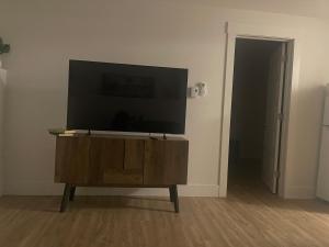 Μια τηλεόραση ή/και κέντρο ψυχαγωγίας στο Luxury Airbn