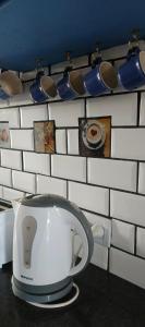 a toaster sitting on a counter next to a wall at La Casita del Mar in Mar del Tuyú +2 photos