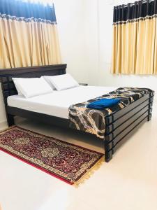 Un pat sau paturi într-o cameră la Luxury living 3BHK AC by GRV Group