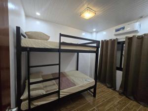 Palanda nebo palandy na pokoji v ubytování Villa Luminous Private Resort + 8 fotografií