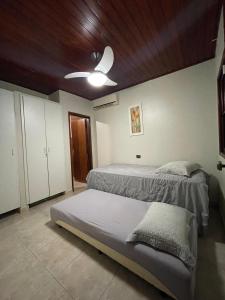 Postel nebo postele na pokoji v ubytování Casa de Luxo no Itaguá. A 5 minutos das principais Praias (Praia Grande, Tenorio, Vermelha do Centro e Toninhas)