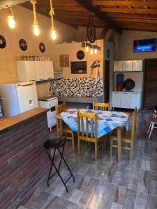 a kitchen and dining room with a table and chairs at Pousada Turmalina in Bueno Brandão +23 photos