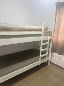 Ένα ή περισσότερα κρεβάτια σε δωμάτιο στο Espaço tranquilo e de lazer em Guarujá