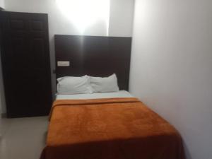 Voodi või voodid majutusasutuse The Green Regency Anex toas