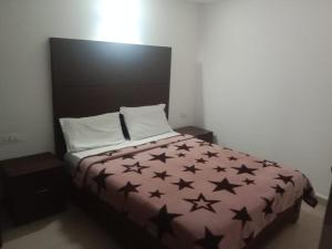 Voodi või voodid majutusasutuse The Green Regency Anex toas