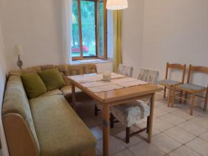 Ruang duduk di Lillys Appartement 3 in 3430 Tulln