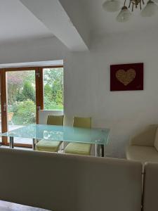 Ruang duduk di Lillys Appartement 3 in 3430 Tulln