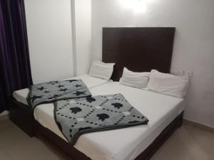 Voodi või voodid majutusasutuse The Green Regency Anex toas