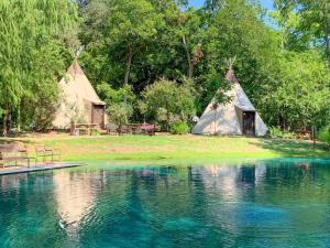 Fotografie z fotogalerie ubytování Waterfront Teepee 4 Soaring Eagle v destinaci Seguin