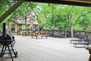 a view of a patio with tables and benches at Treehouse 1 Mockingbird Lodge in New Braunfels