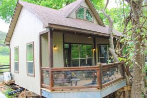 Nuotrauka iš apgyvendinimo įstaigos Treehouse 5 - Robins Roost mieste Niu Braunfelsas galerijos