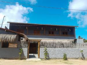 a house with a thatched roof at Pousada Caminho De tatu in Pôrto de Pedras