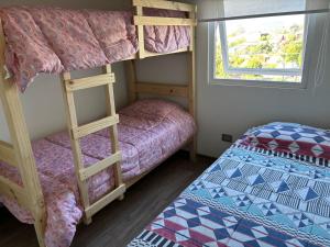 Ένα ή περισσότερα κρεβάτια σε δωμάτιο στο Departamento en Papudo +5 φωτογραφίες