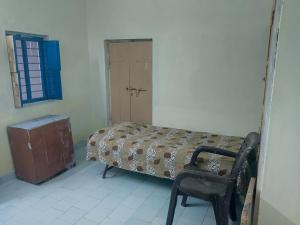 Postel nebo postele na pokoji v ubytování Sri kanakdhara homes