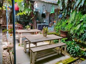 Κήπος έξω από το Jeng Tini Guest House