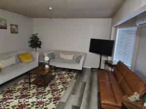 O zonă de relaxare la Marine B Two Bedrooms One-Half Bathrooms Townhouse