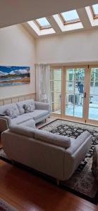 En eller flere senge i et værelse på Stream House, Self Contained Unit, Methven NZ