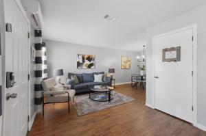 Posezení v ubytování Alberts Abode Prime Brandon location Walkable