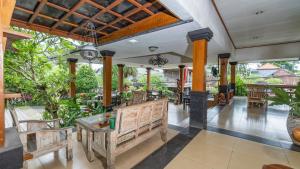 Un lugar para sentarse en Gita Maha Ubud Hotel by Mahaputra-CHSE Certified