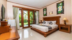 Una cama o camas en una habitación de Gita Maha Ubud Hotel by Mahaputra-CHSE Certified