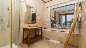 Un baño de Gita Maha Ubud Hotel by Mahaputra-CHSE Certified