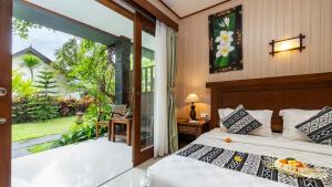 Una cama o camas en una habitación de Gita Maha Ubud Hotel by Mahaputra-CHSE Certified