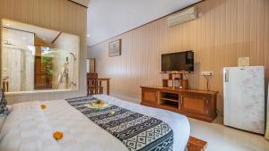Una cama o camas en una habitación de Gita Maha Ubud Hotel by Mahaputra-CHSE Certified
