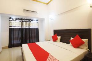 Ένα ή περισσότερα κρεβάτια σε δωμάτιο στο Central Hotel