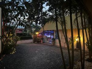 Κήπος έξω από το Escape-Cabins